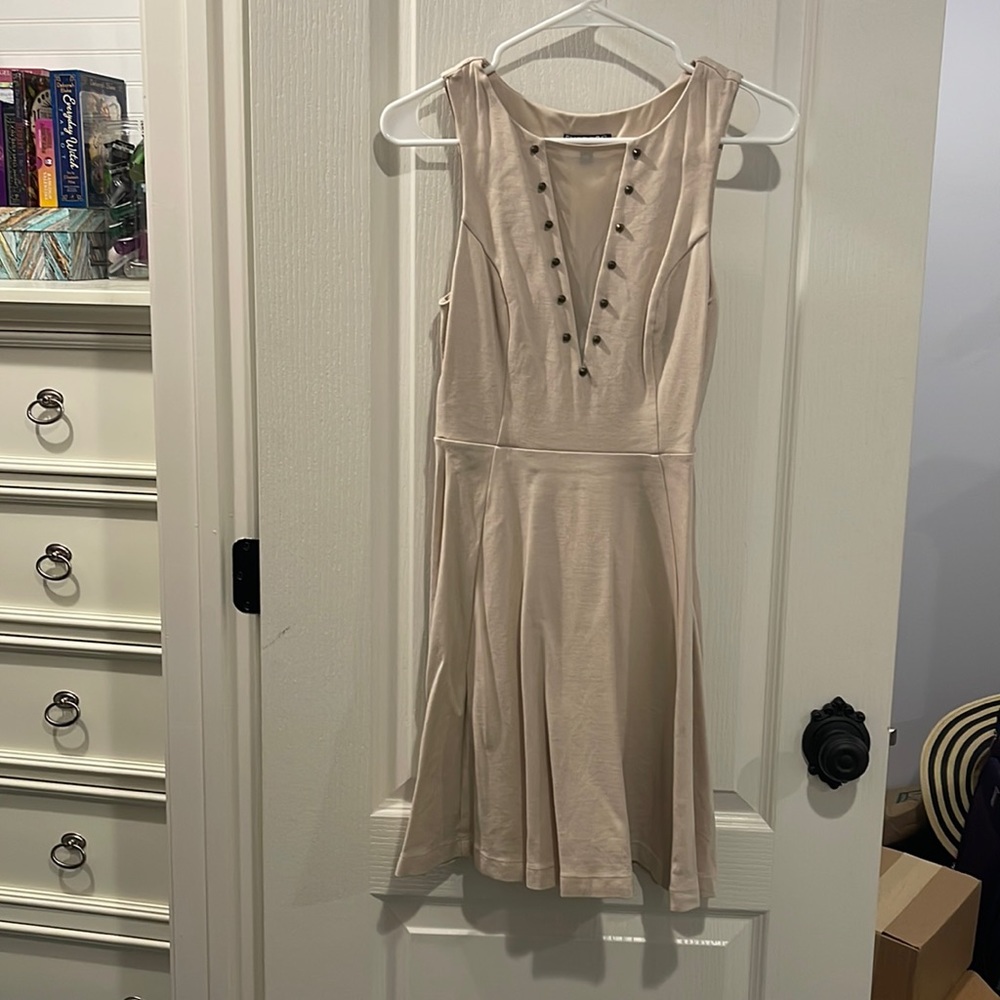 Neutral low v-neck with studs